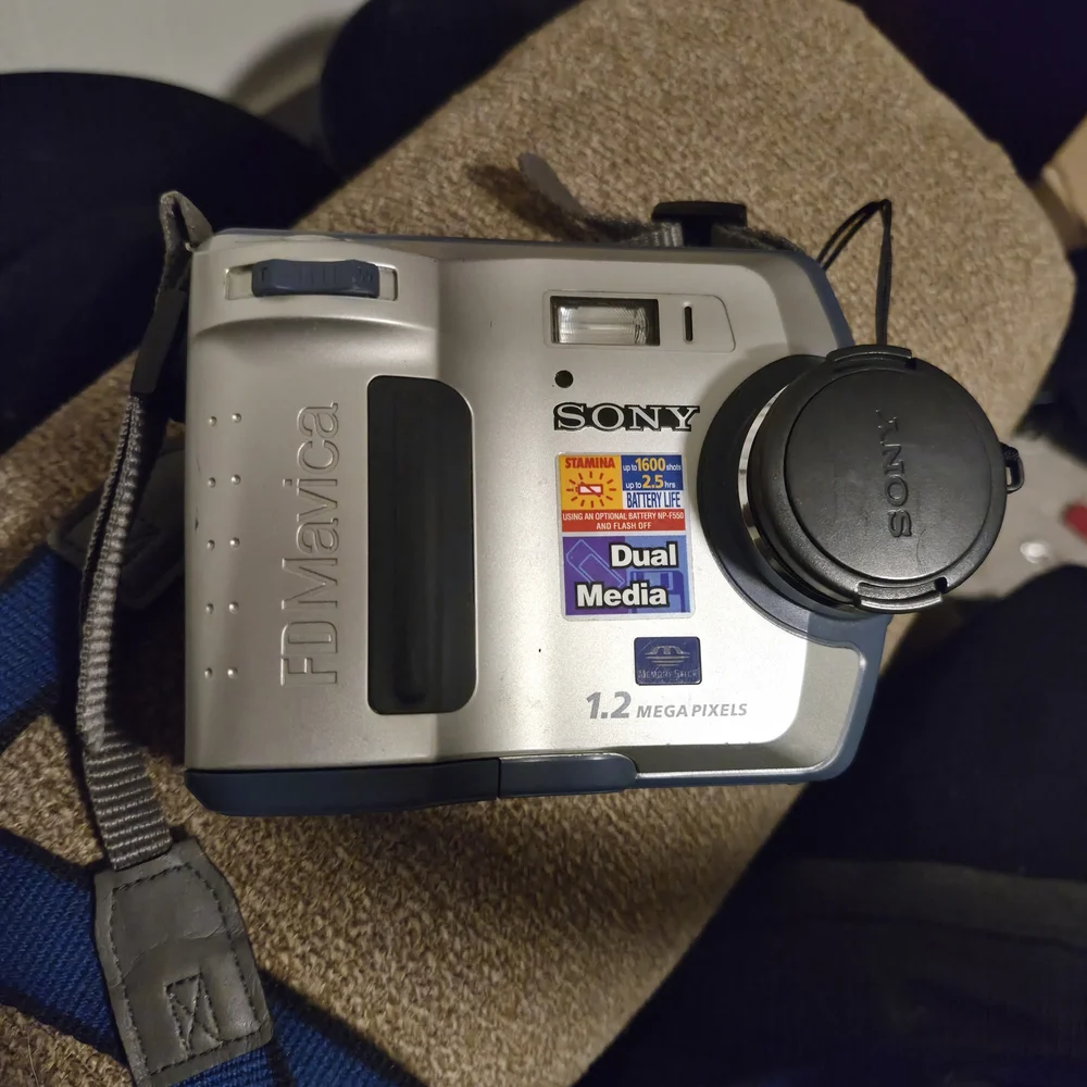 Sony MVC-FD100 Digital Still Camera Untested